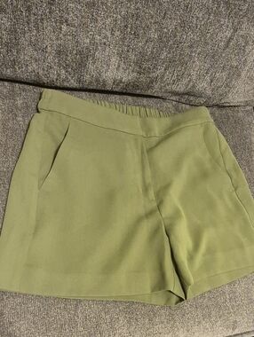 J. by J.Crew Olive Green Shorts Size 4 Elastic Back Waist Zip Button Clasp Pocke